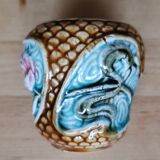 Vases plants in ancient dabbling