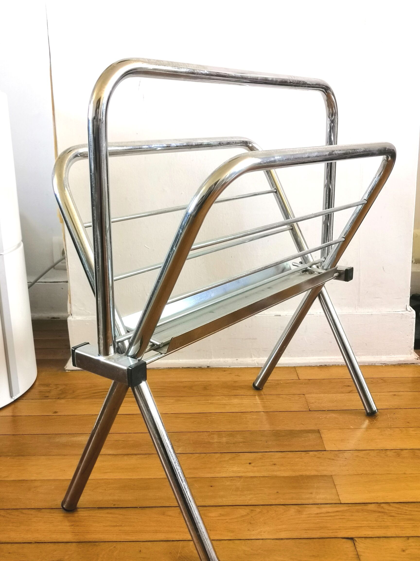 Porte revue vintage chromé pliant années 70