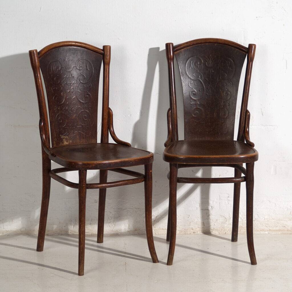Set of 2 antique bentwood chairs by Thonet – Central Europe, circa 1900-1920