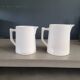 Paire de pichets en porcelaine de Digoin