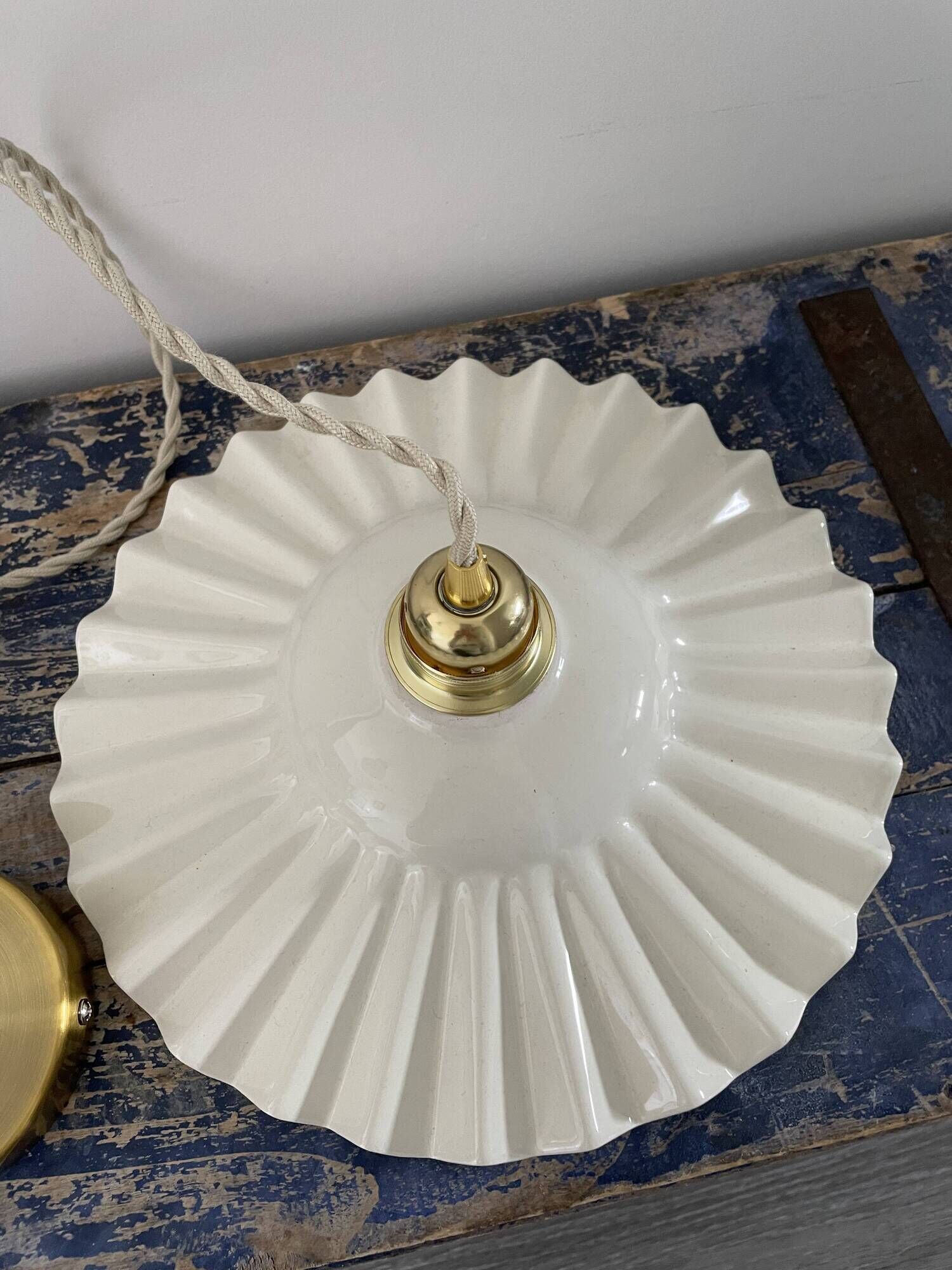 Vintage hanging in electrified toothed ceramic to nine