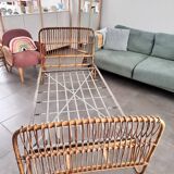 Lit enfant en rotin vintage