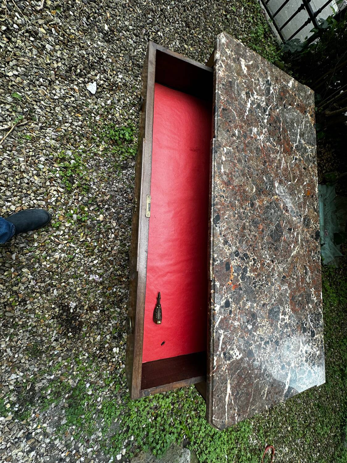 Transitional Louis XV - Louis XVI commode from the 19th century.