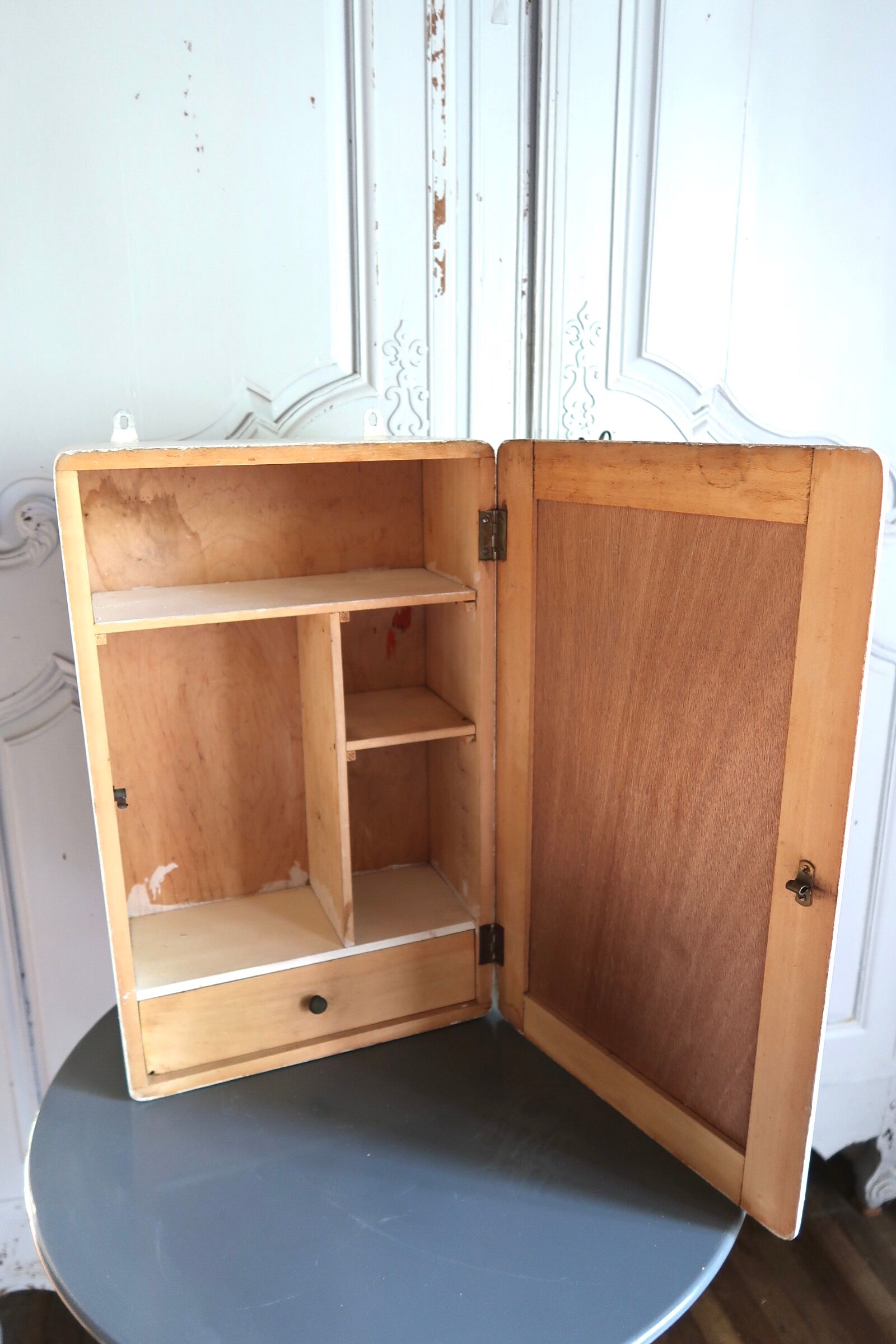 Armoire à pharmacie