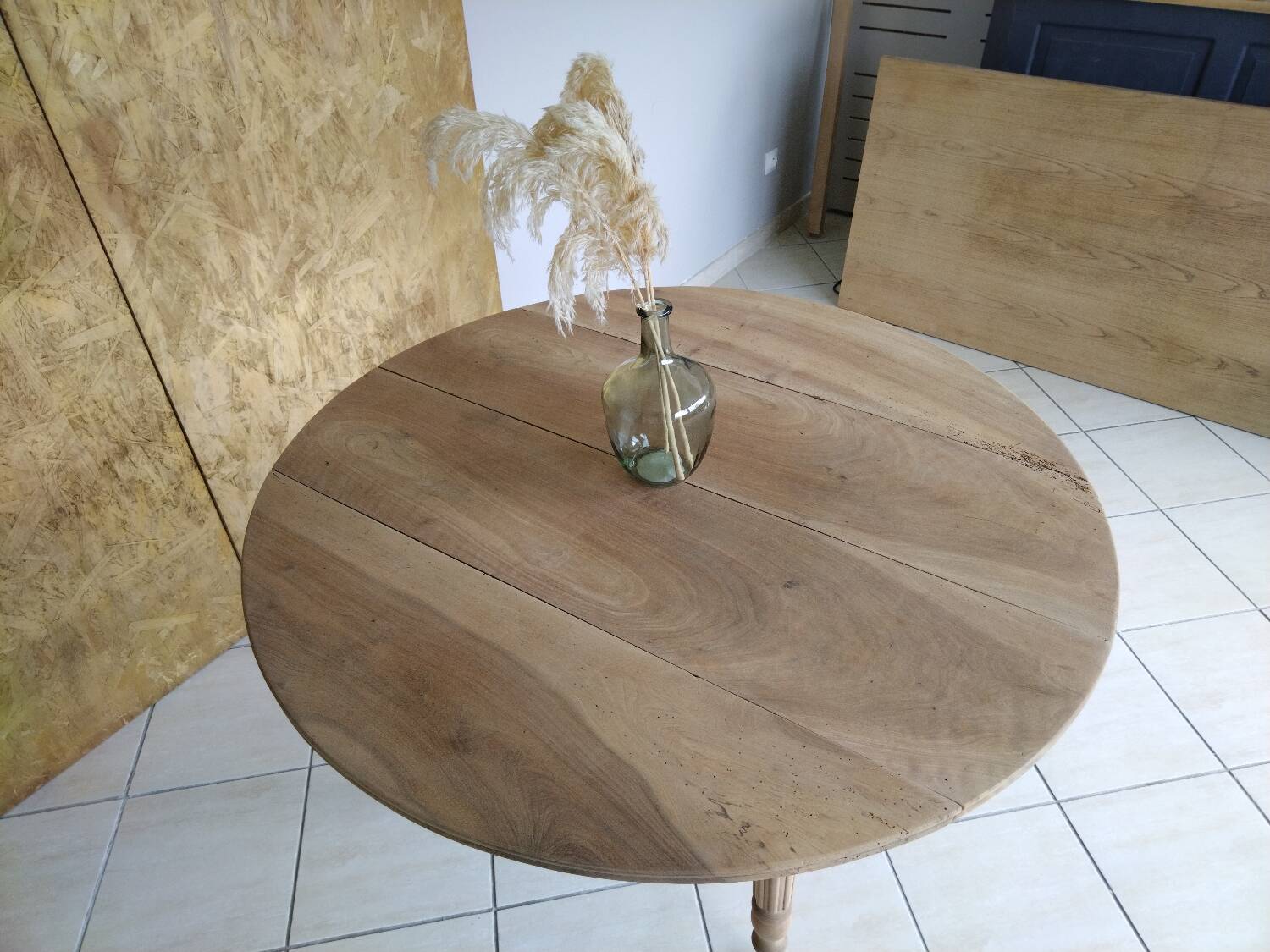 Round walnut shutter table
