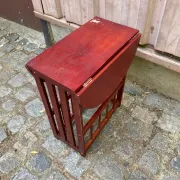 Vintage side table with drop-leaves and solid wood magazine rack from the 1960s.