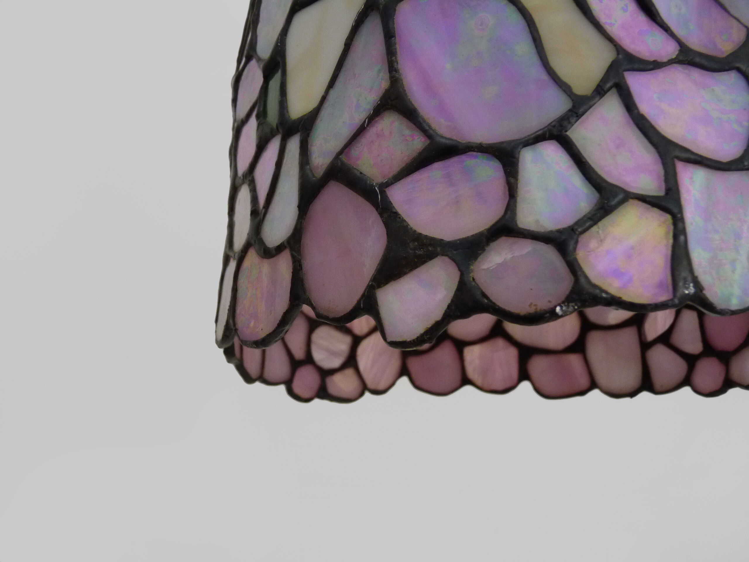 Tiffany pendant lamp in glass paste with floral decoration.