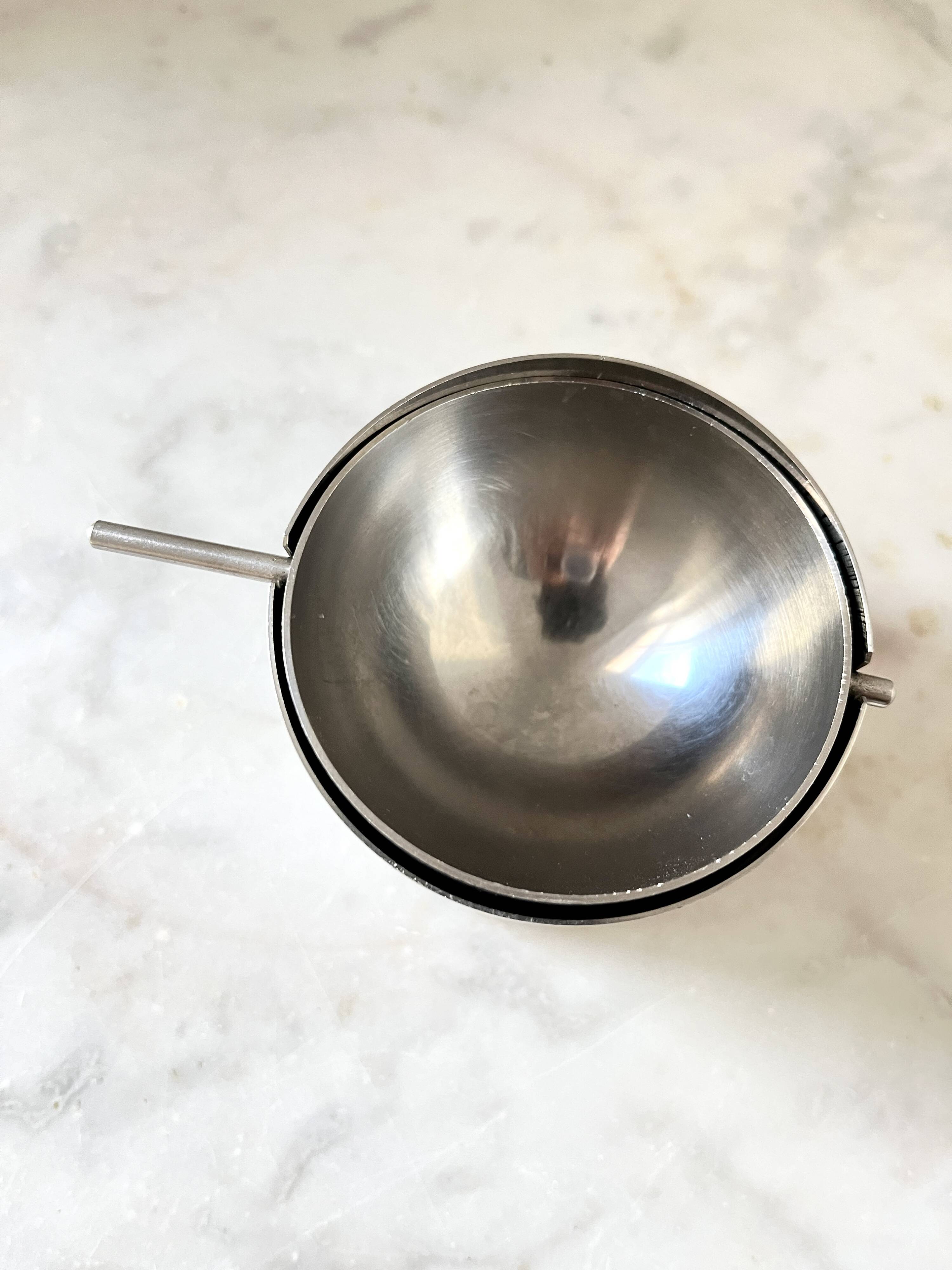 Cendrier inclinable vintage Stelton Cylinda Line par Arne Jacobsen, Danemark