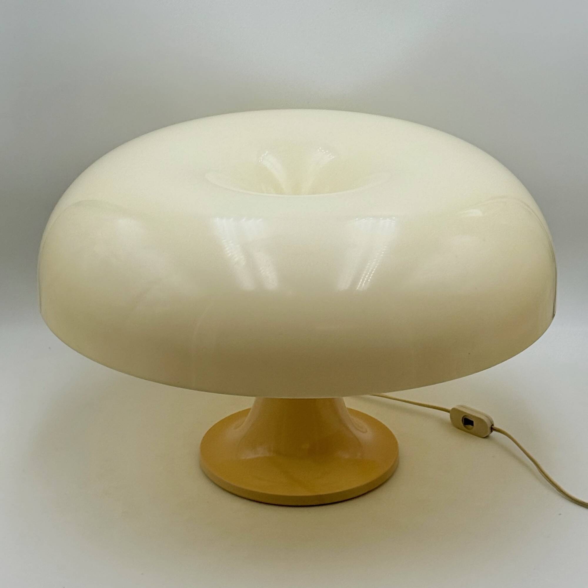Artemide Nesso Lamp in Off White Resin, 1960s Italian Design