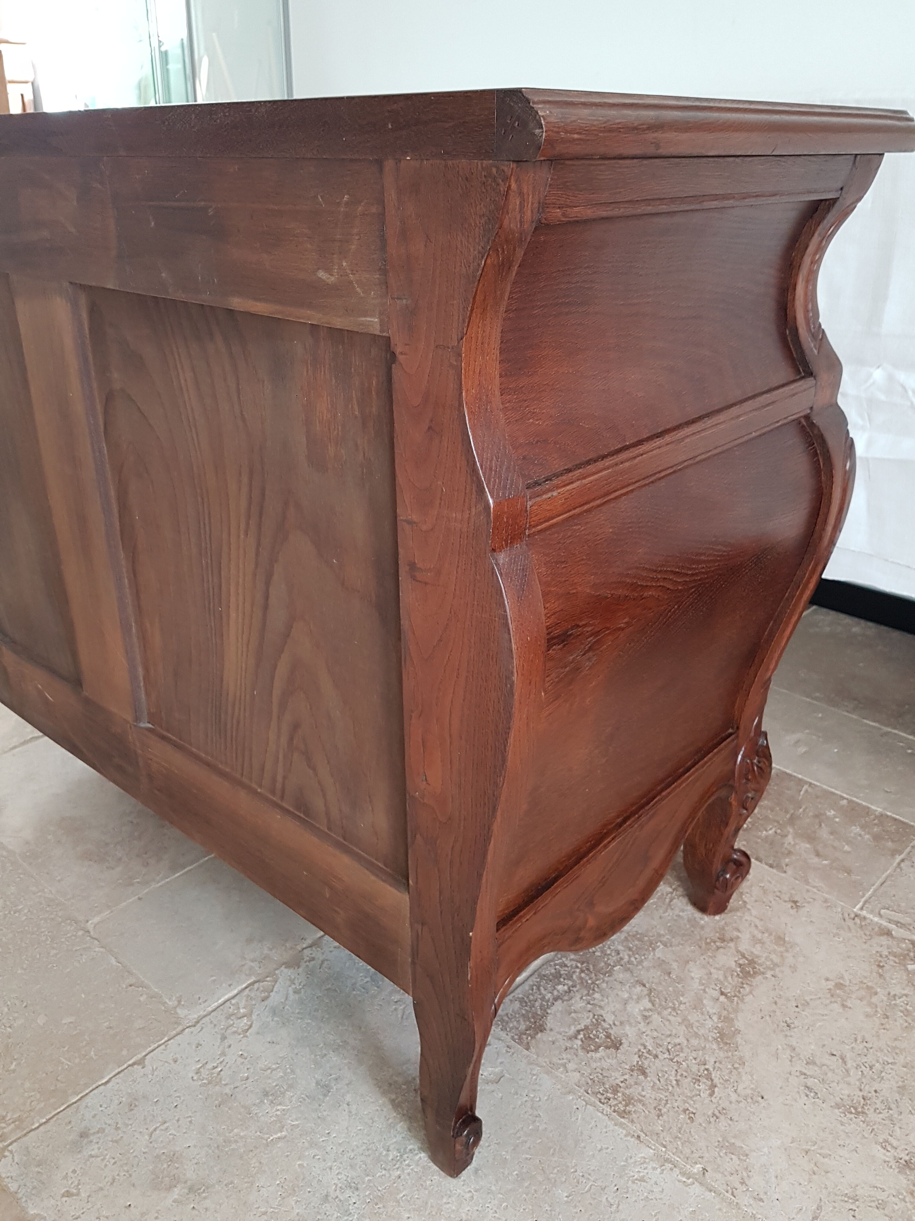 Commode tombeau bordelaise de style Louis XV