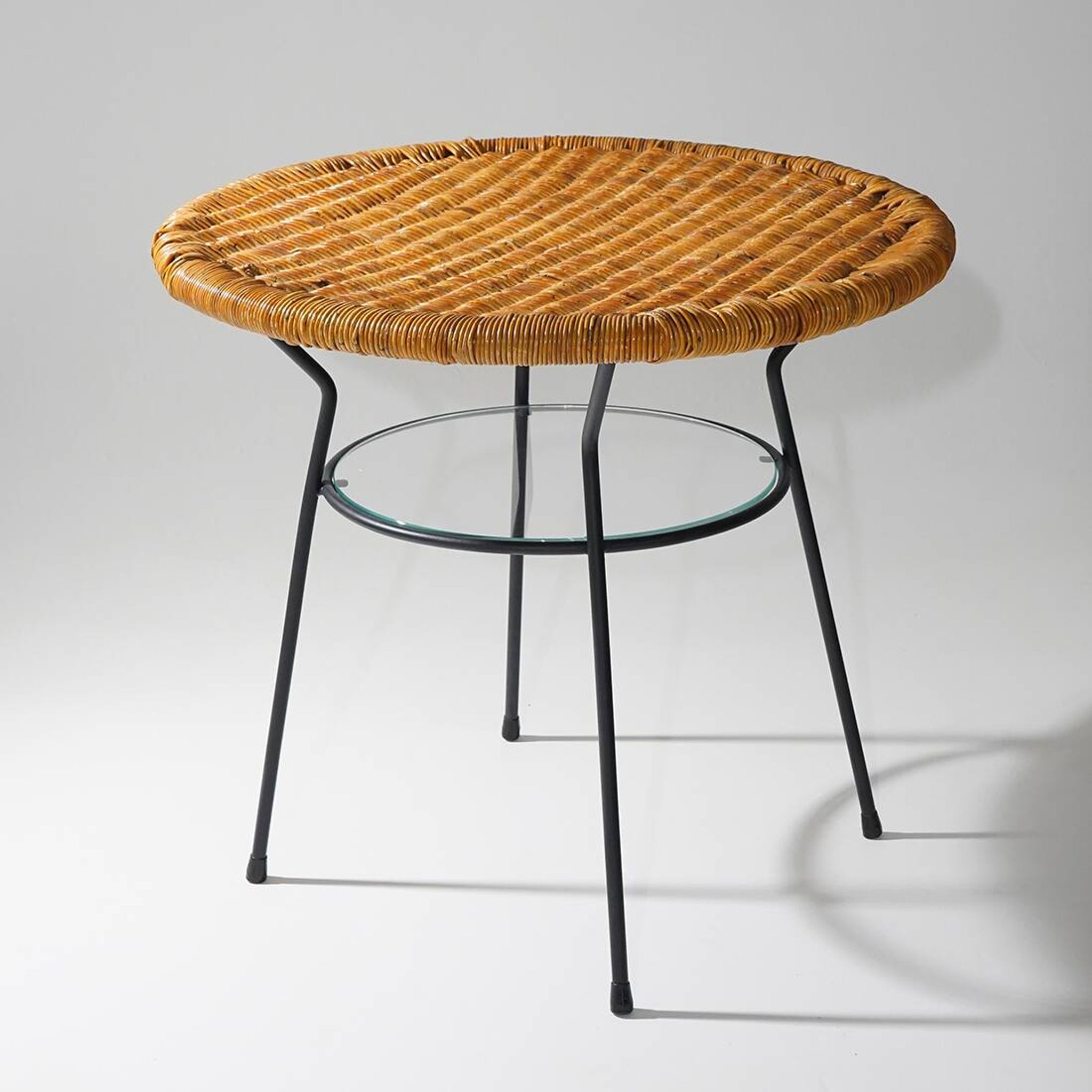 Table basse avec plateau rond en rotin, années 1950