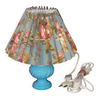 Lampe ancienne en verre opaline bleue et son abat-jour