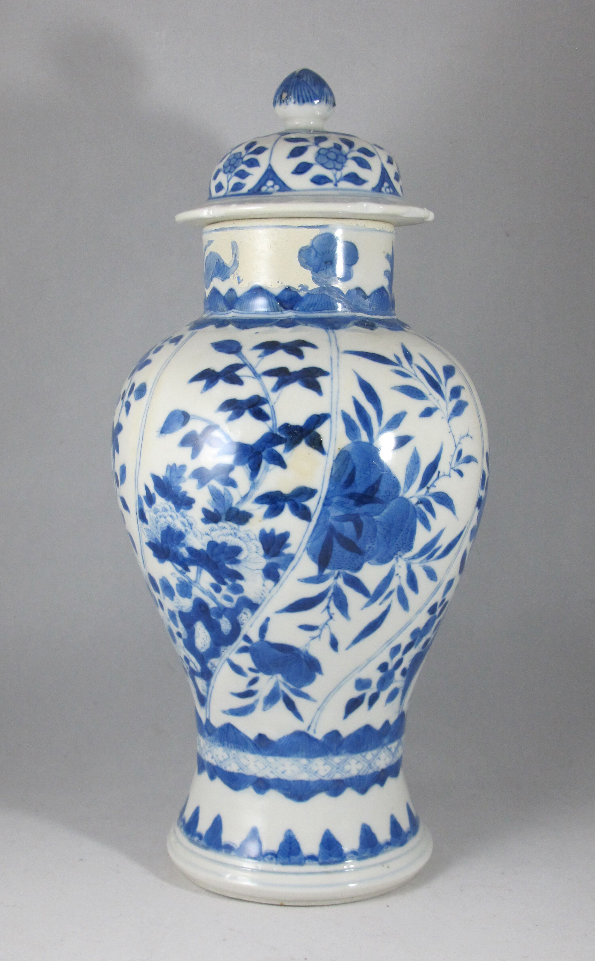 Former chinese potiche blue white