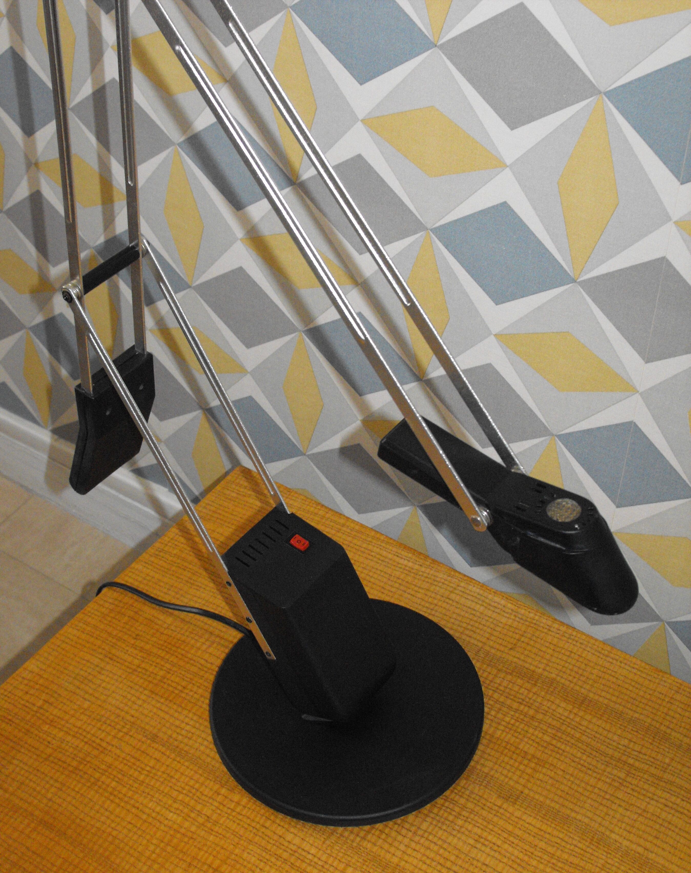 Stéfano Cevoli 80s articulated desk lamp.