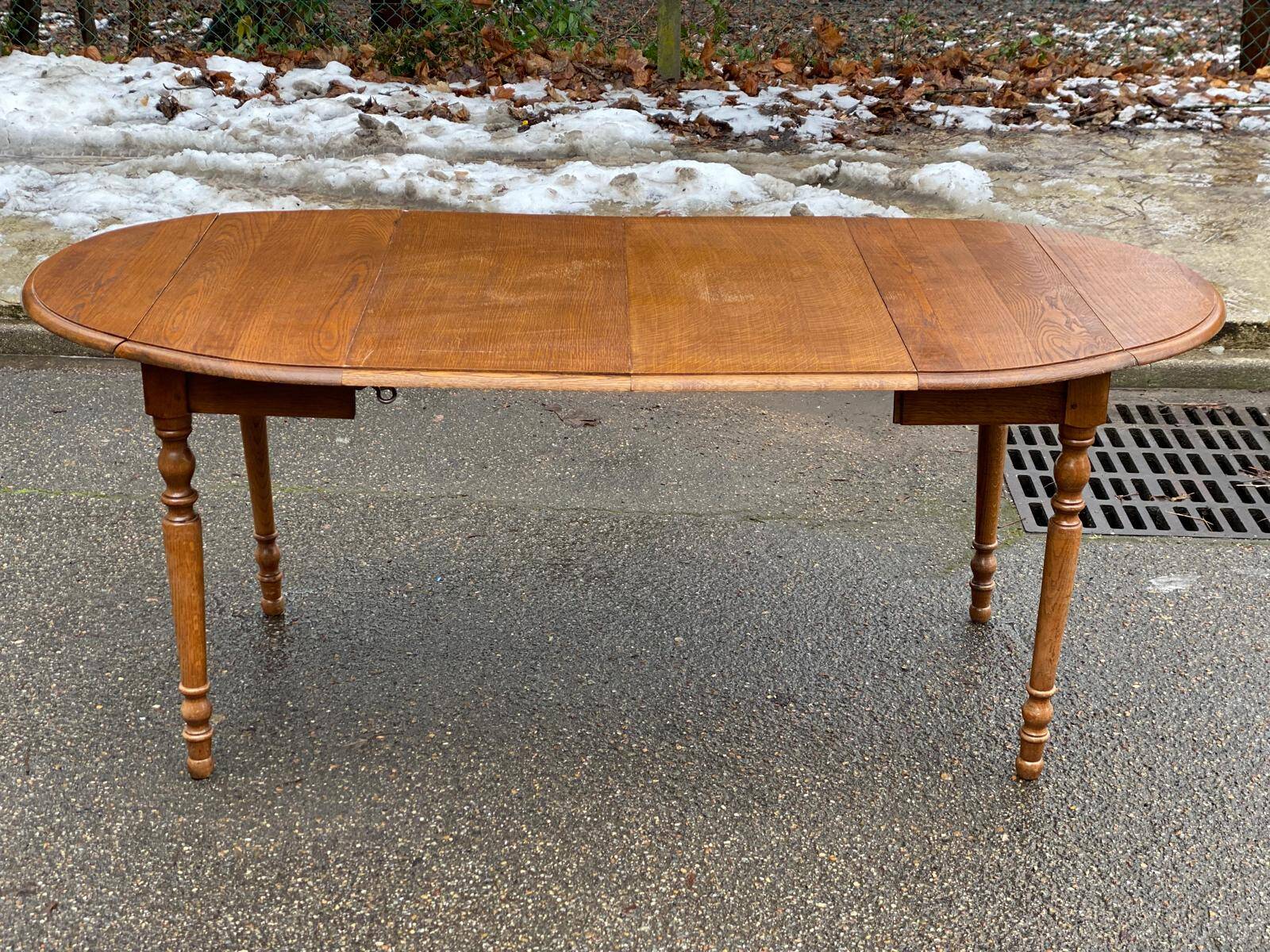 Round extendable dining table Louis Philippe 90cm with 2 extensions in oak.