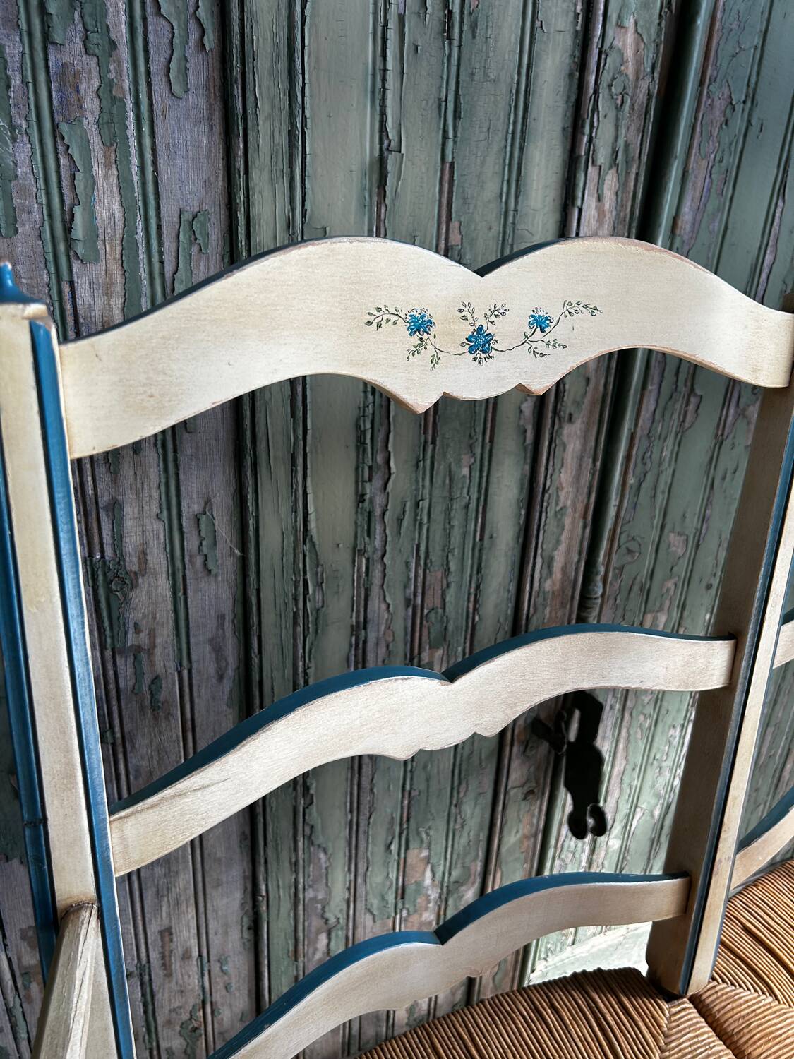 Antique hand-painted Provençal radassier – Straw seat
