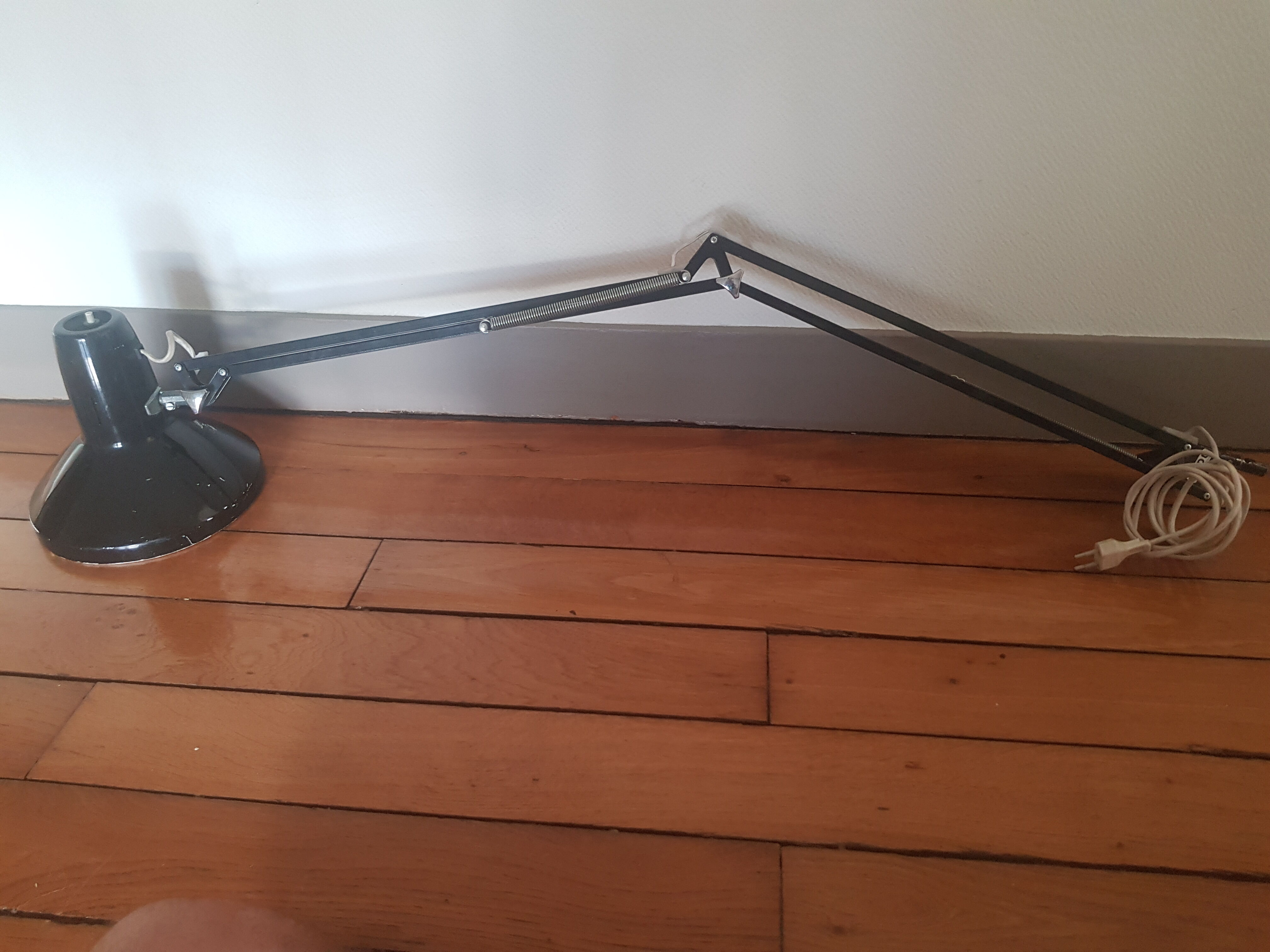 Ledu articulated lamp