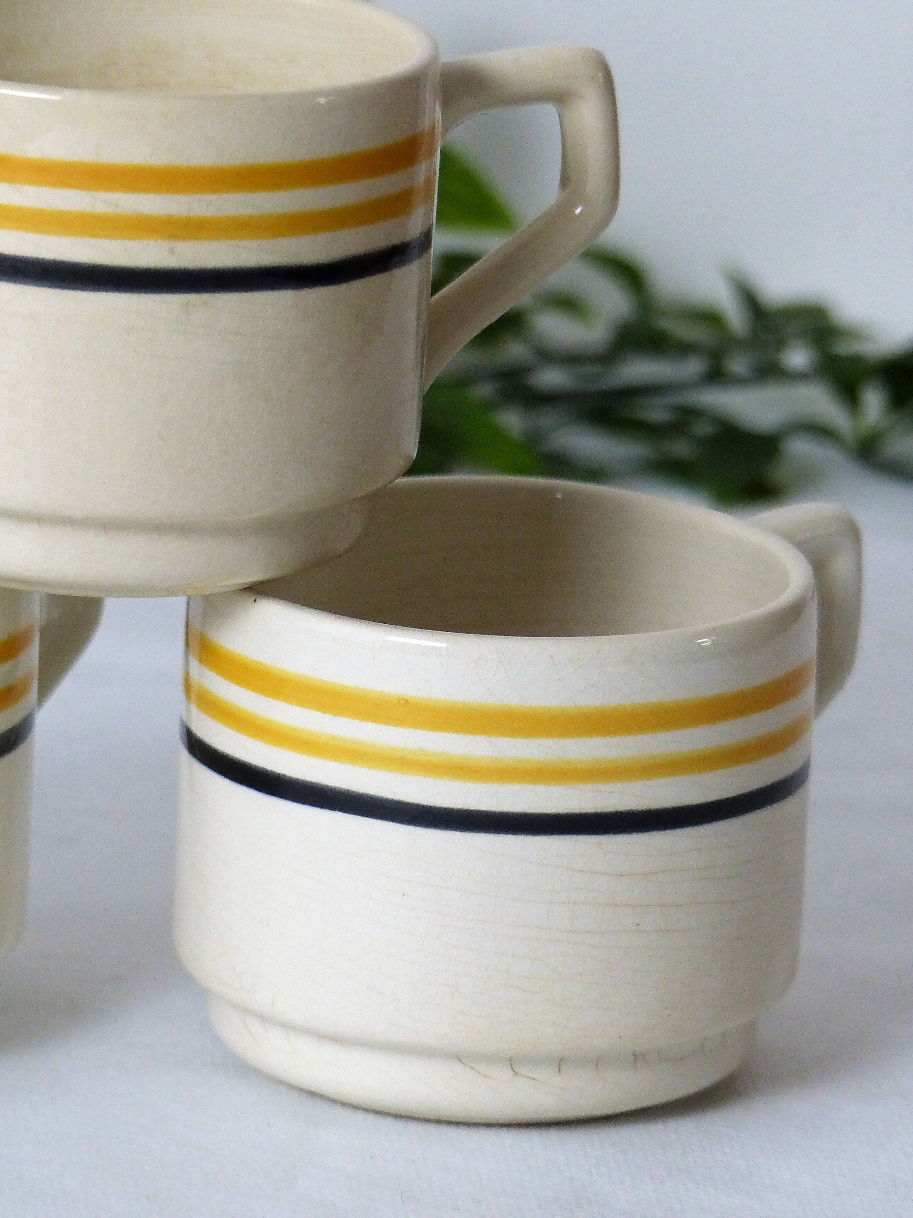 Set of 3 cups made of earthenware
