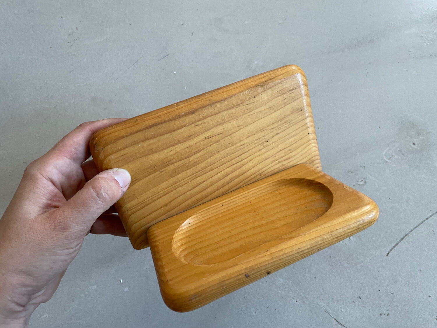 Wall-mounted wooden soap dish