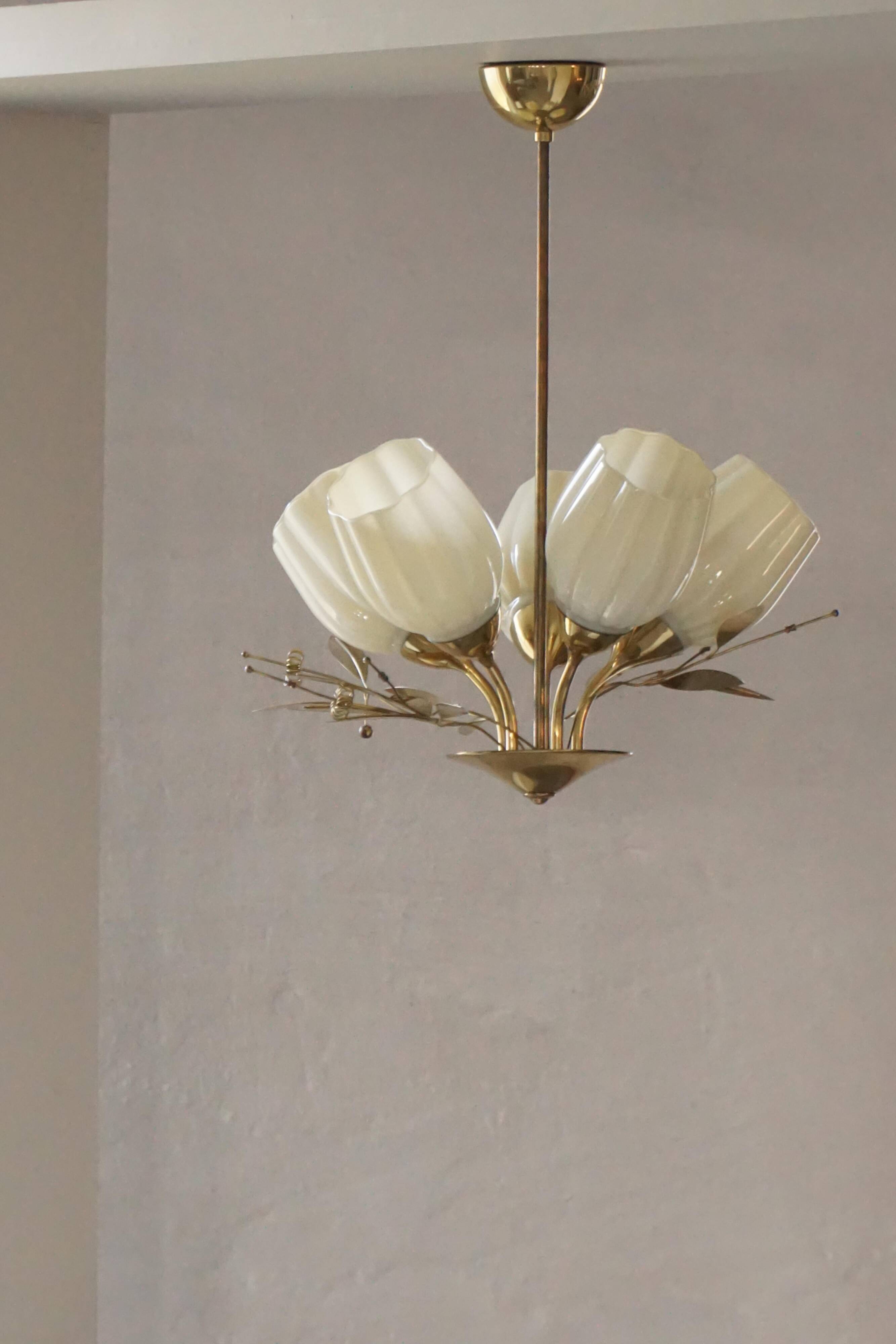 Ceiling lamp with five lights in mid-century modern style, opal glass shade, Itsu, Finland.