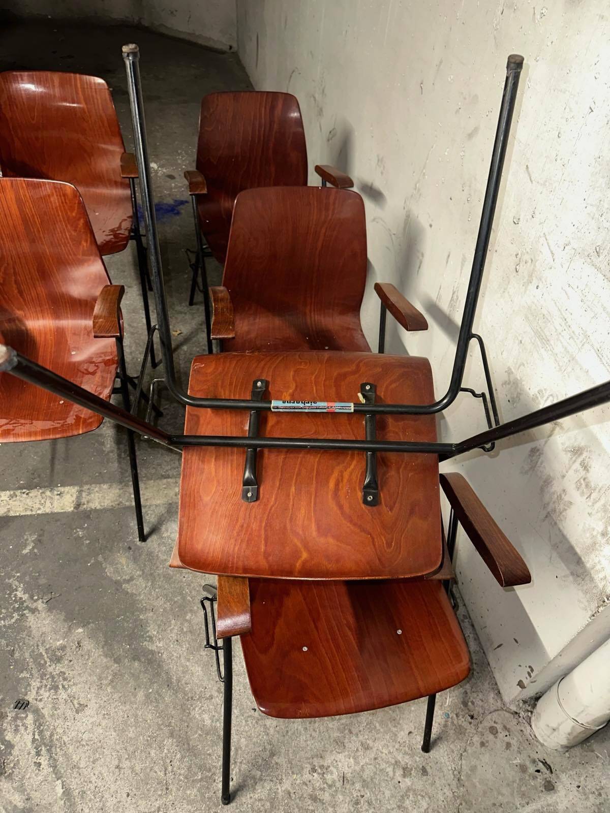 Set of 6 Airborne chairs in moulded plywood, 1950s.