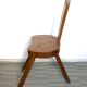 Chaise tripode en bois massif brutaliste