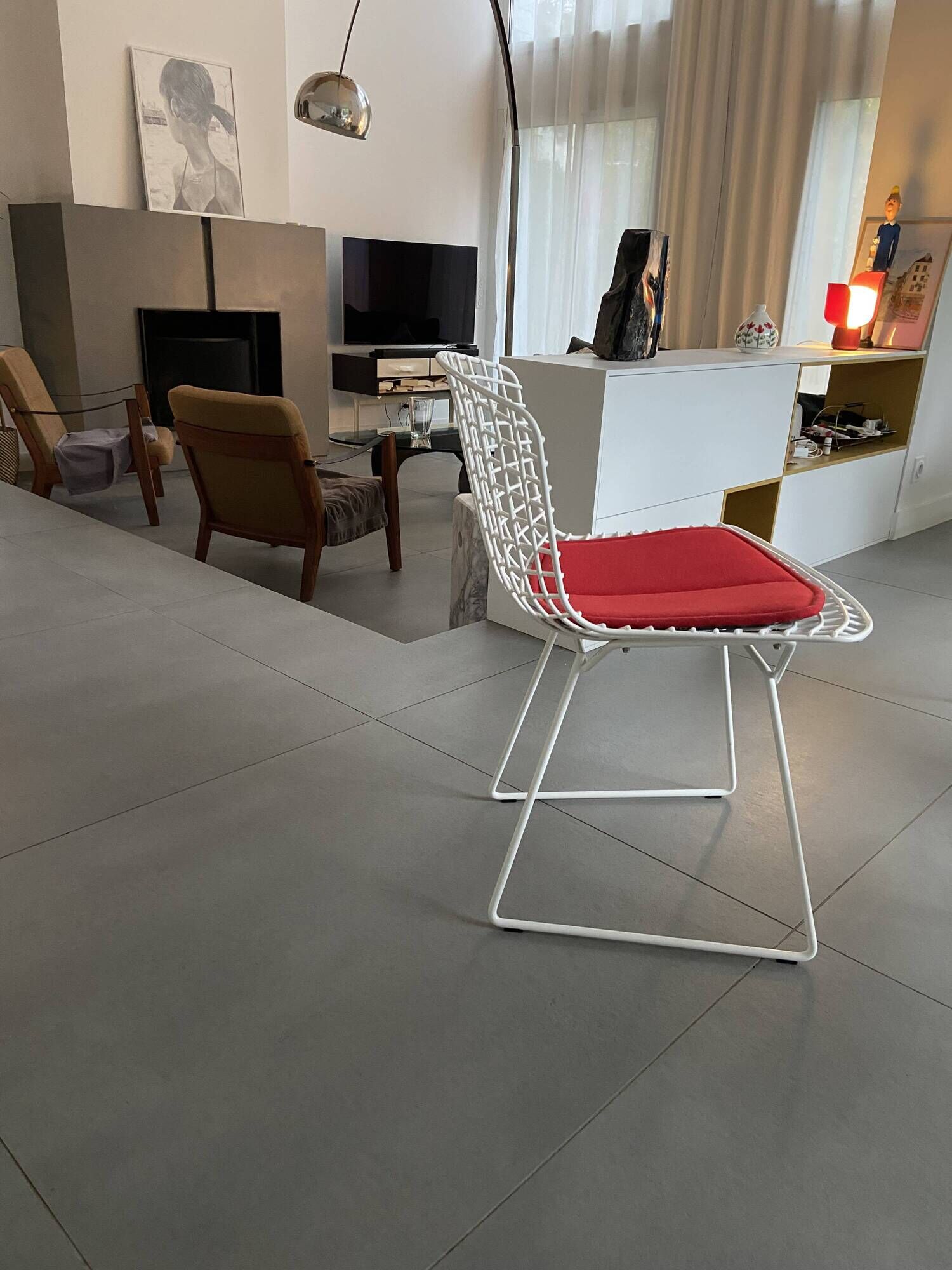 Bertoia Knoll chair with original red Knoll cushion in perfect condition.