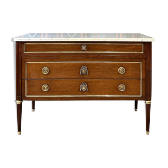 Commode de style Louis XVI en acajou