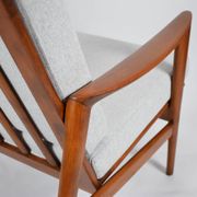 Fauteuil original restauré, tissu gris clair, années 1960, usine de meubles Swarzedzka