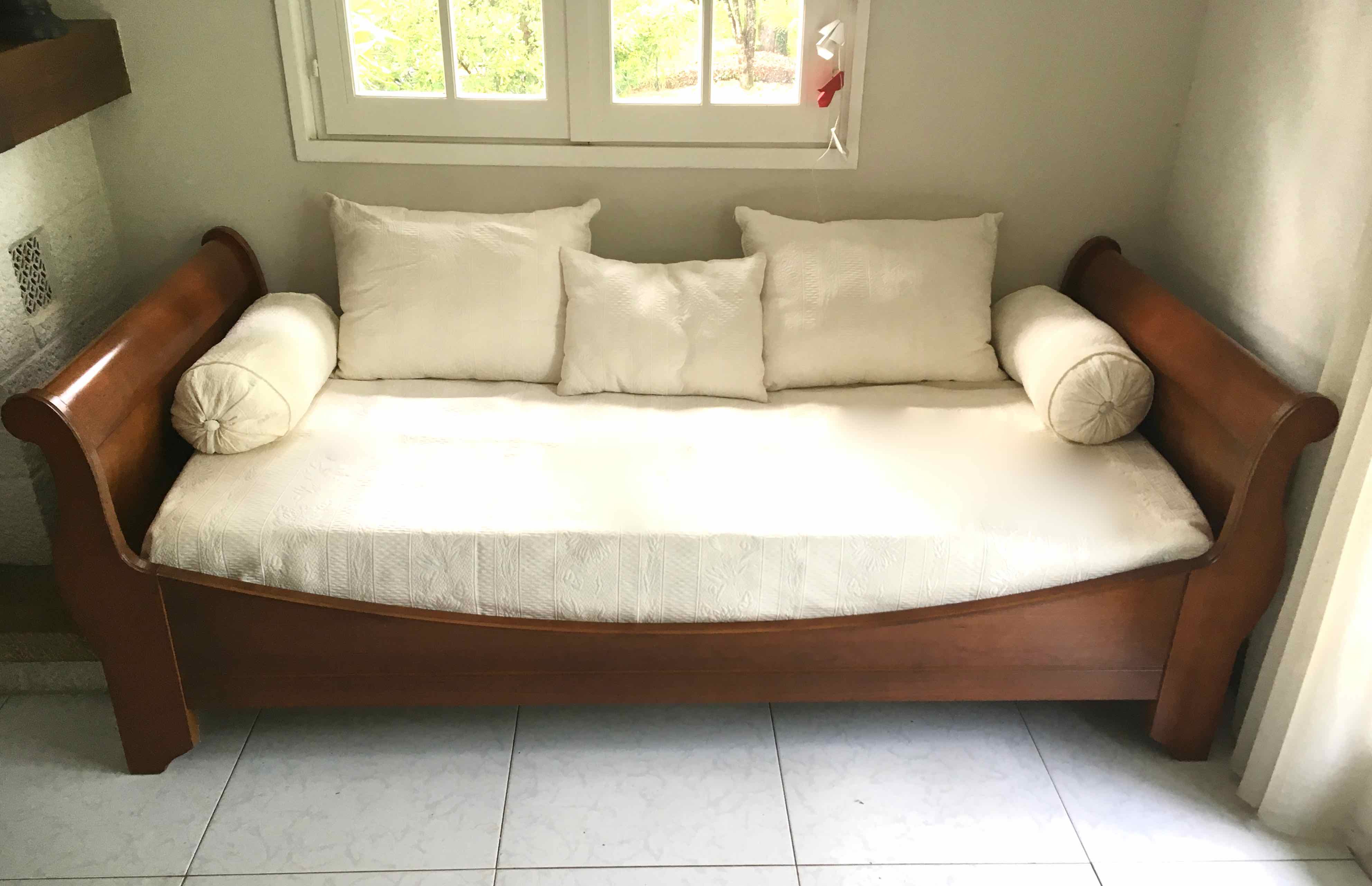 Cherry corner bed bench