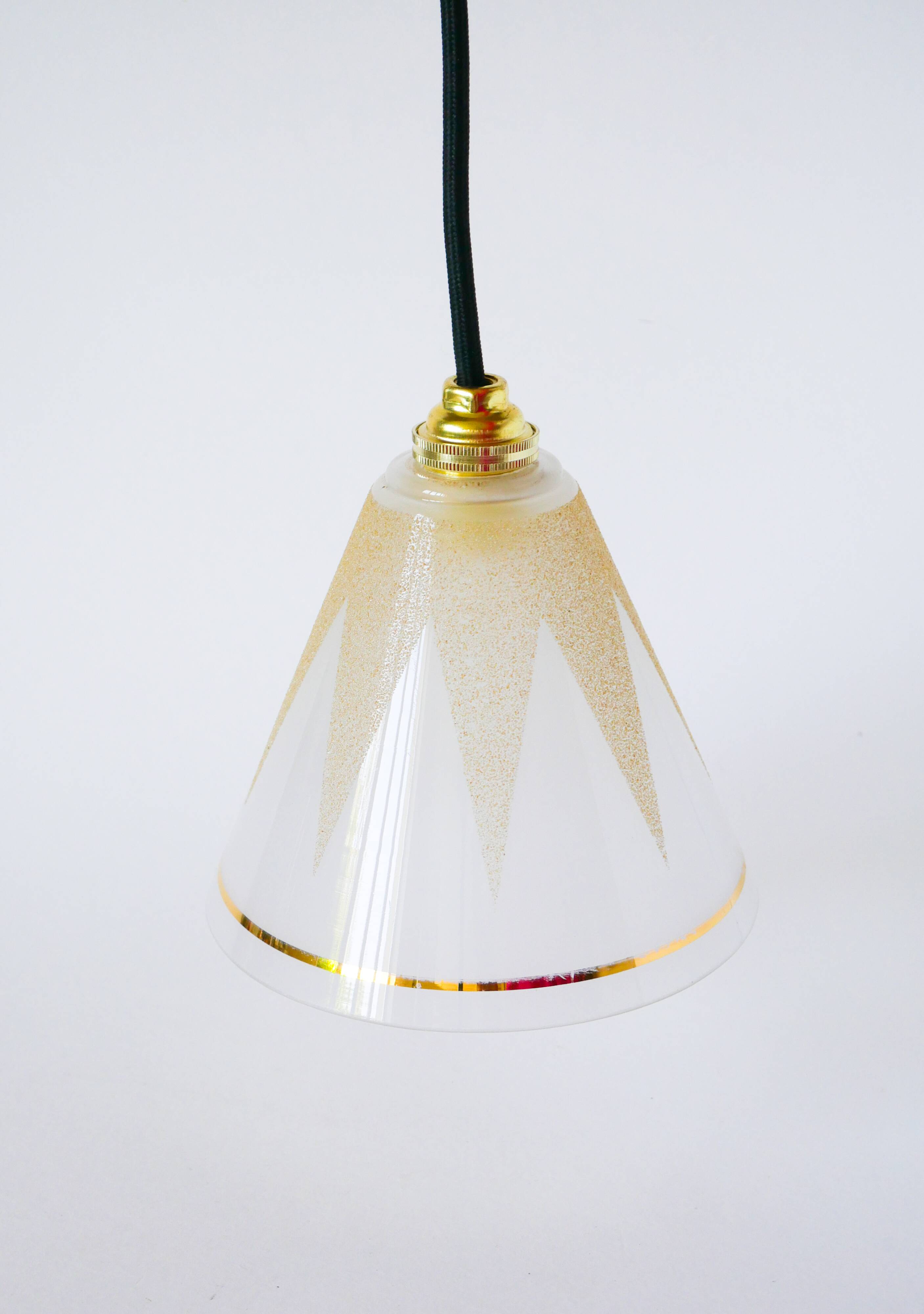 Glass pendant light with graphic patterns and textured trim, White and Gold, 195