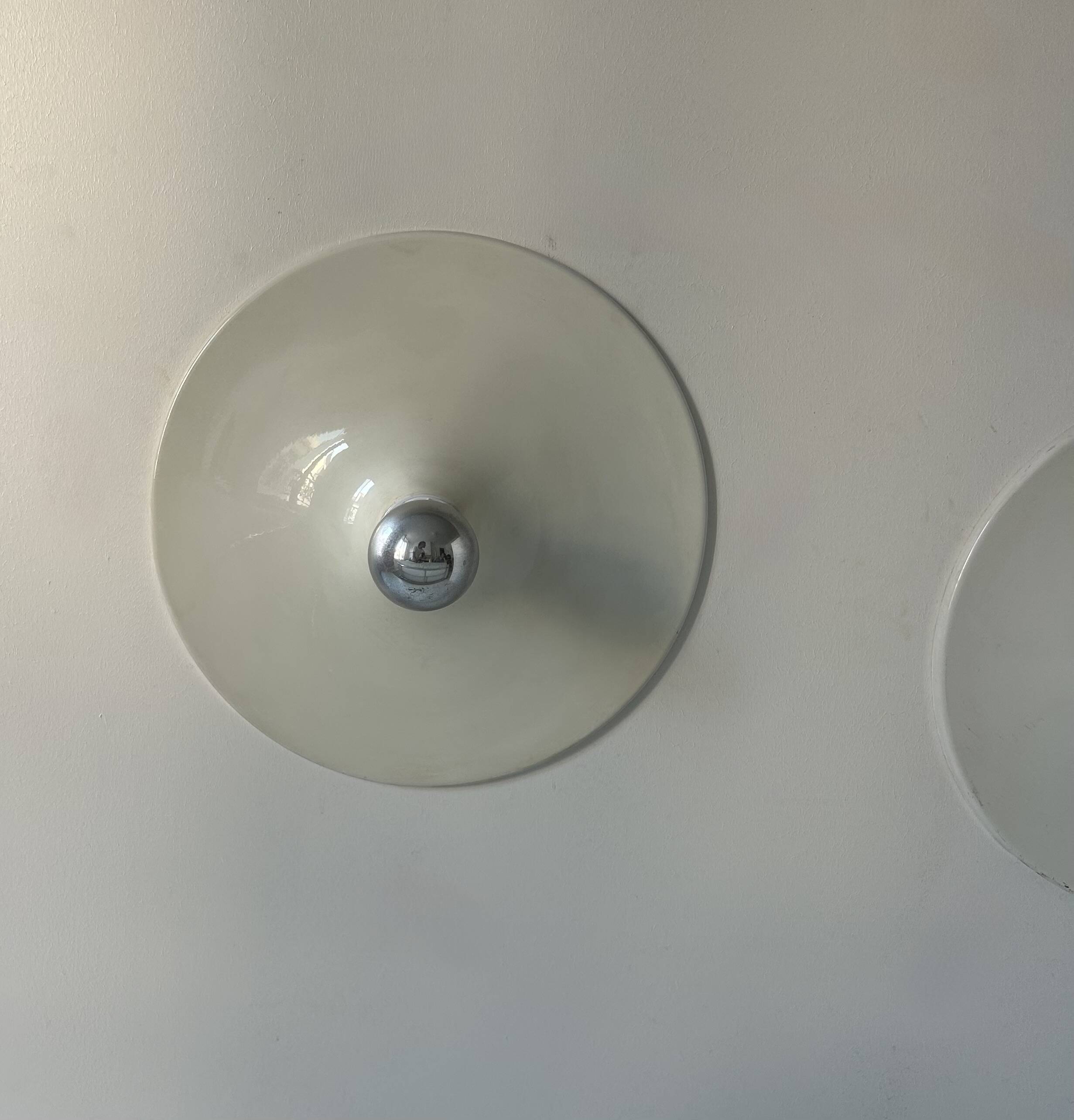 Pair of vintage wall lights, white lacquered metal, Italy 1970.