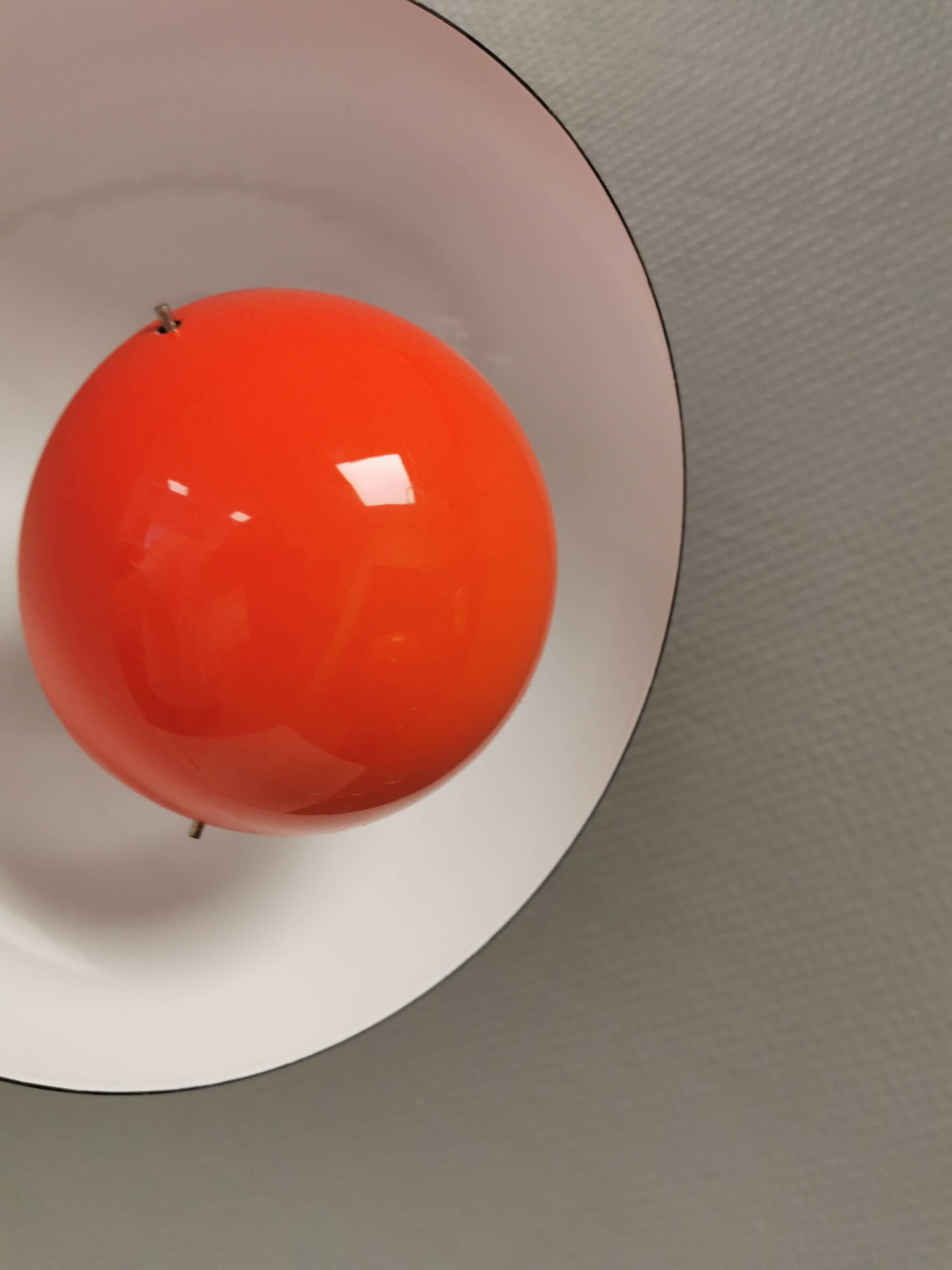 Suspension Flowerpot vp1 originales, conçue par Verner Panton.