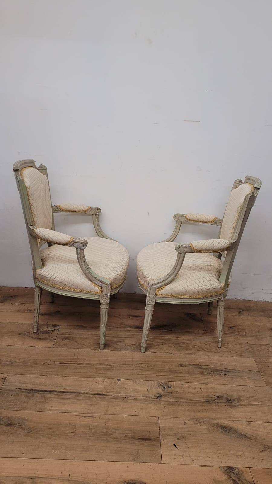 Fauteuils en bois  style Louis XVI