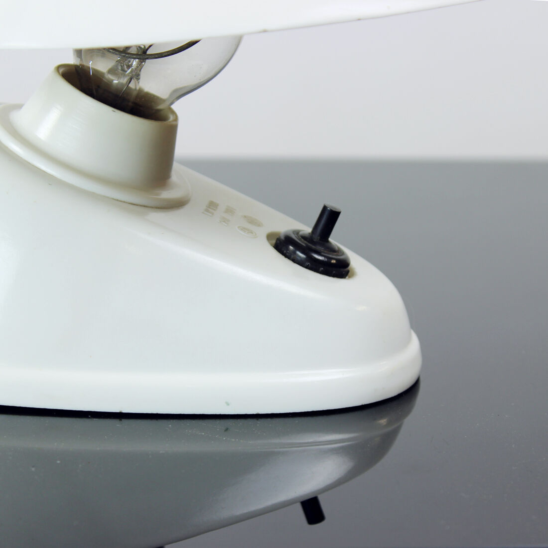 Lampes de table en bakélite blanche, années 1930