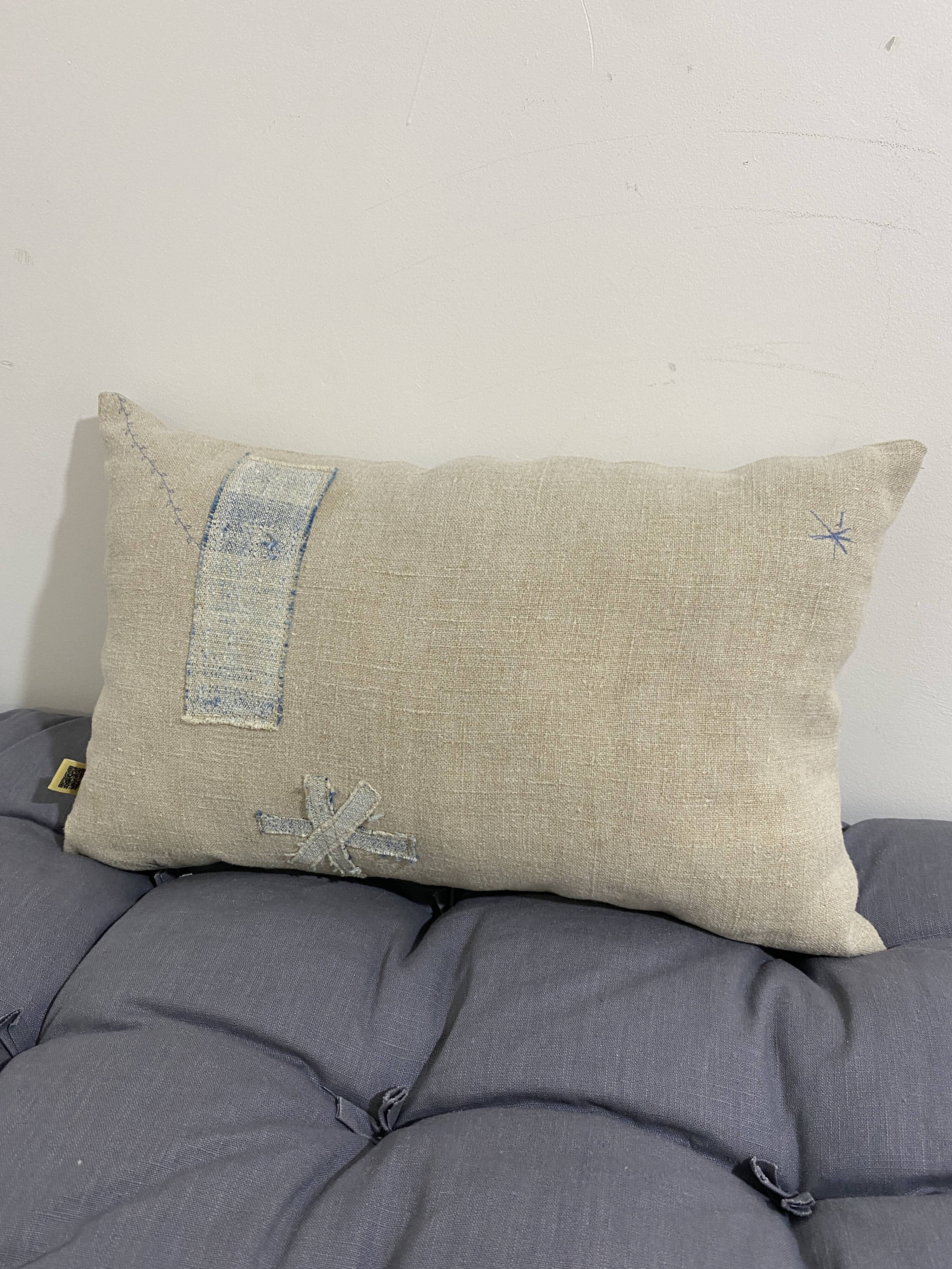 Coussin en toile ancienne style Kilim