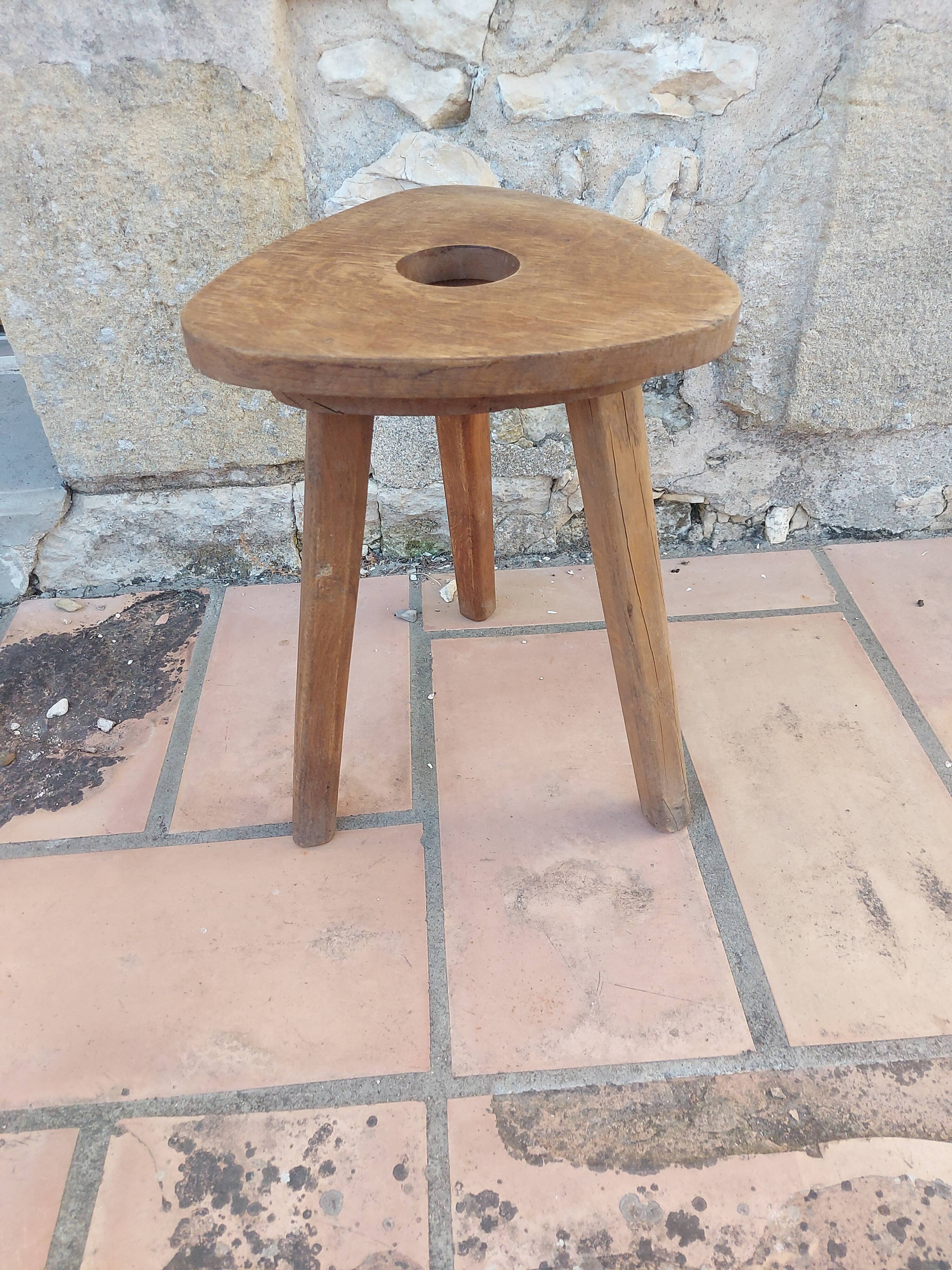 Tripod stool, compass legs