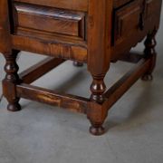 Tables de nuit espagnoles en noyer - Espagne années 1900