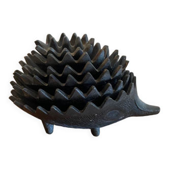 Hedgehog-shaped bronze trundle ashtrays