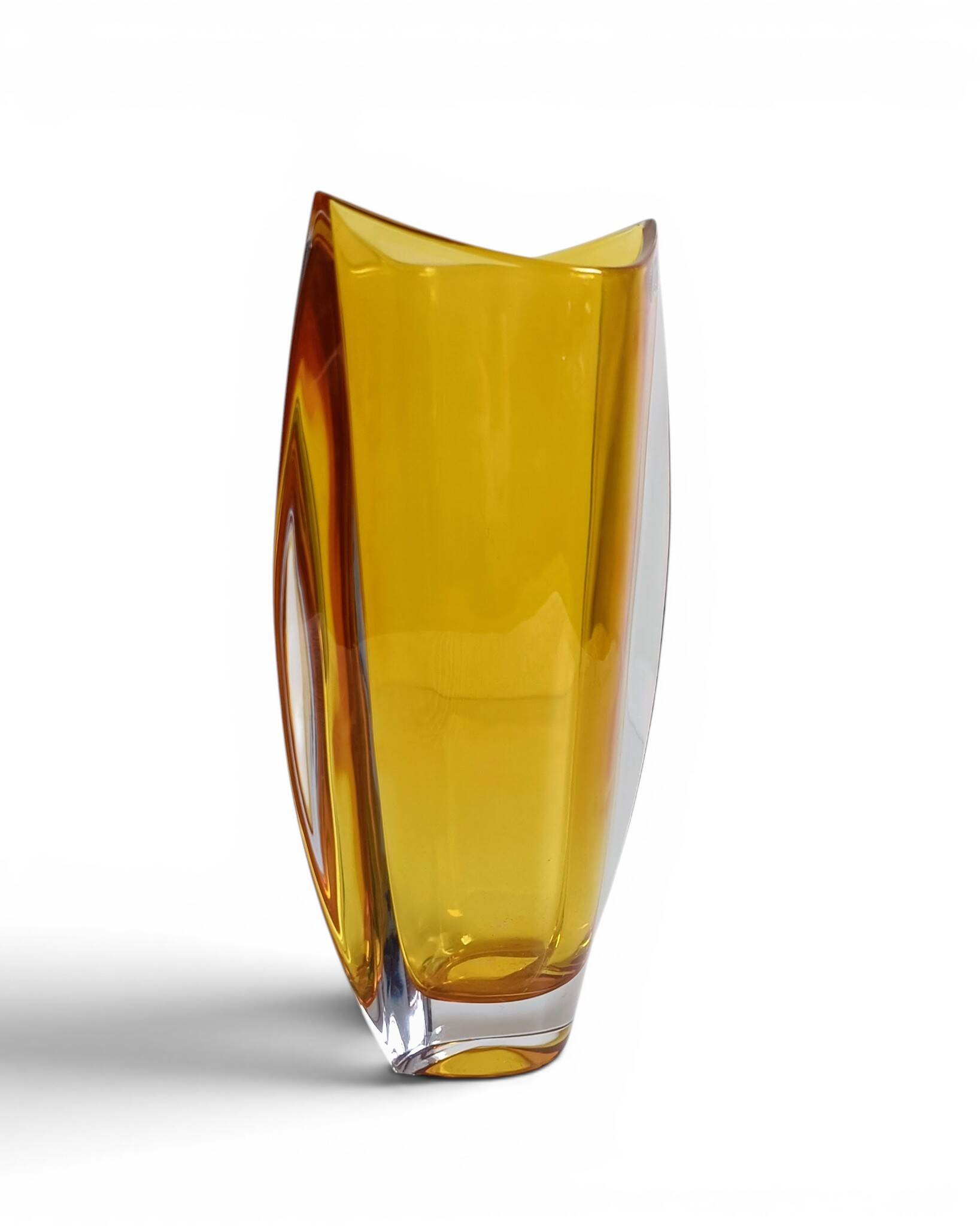 Vase en verre cuit en ambre Art Déco bohémien, Bohême du Nord, vers 1930