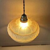 Suspension en verre ambrée ancienne