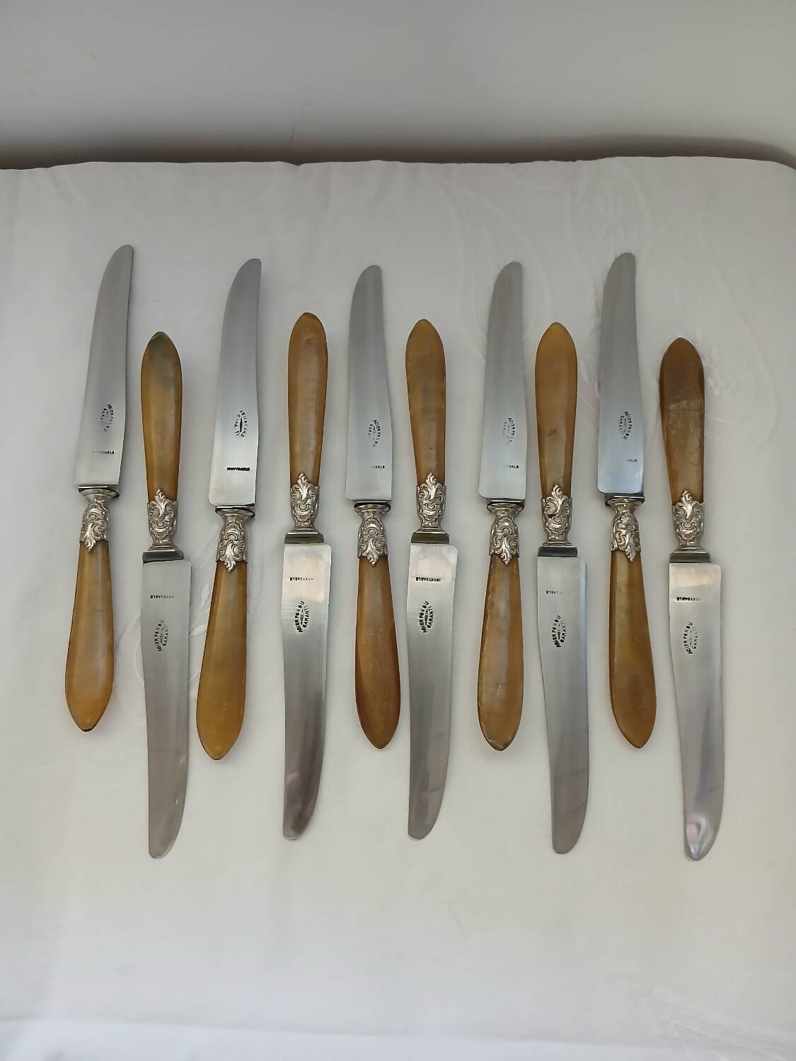 10 antique horn and steel knives
