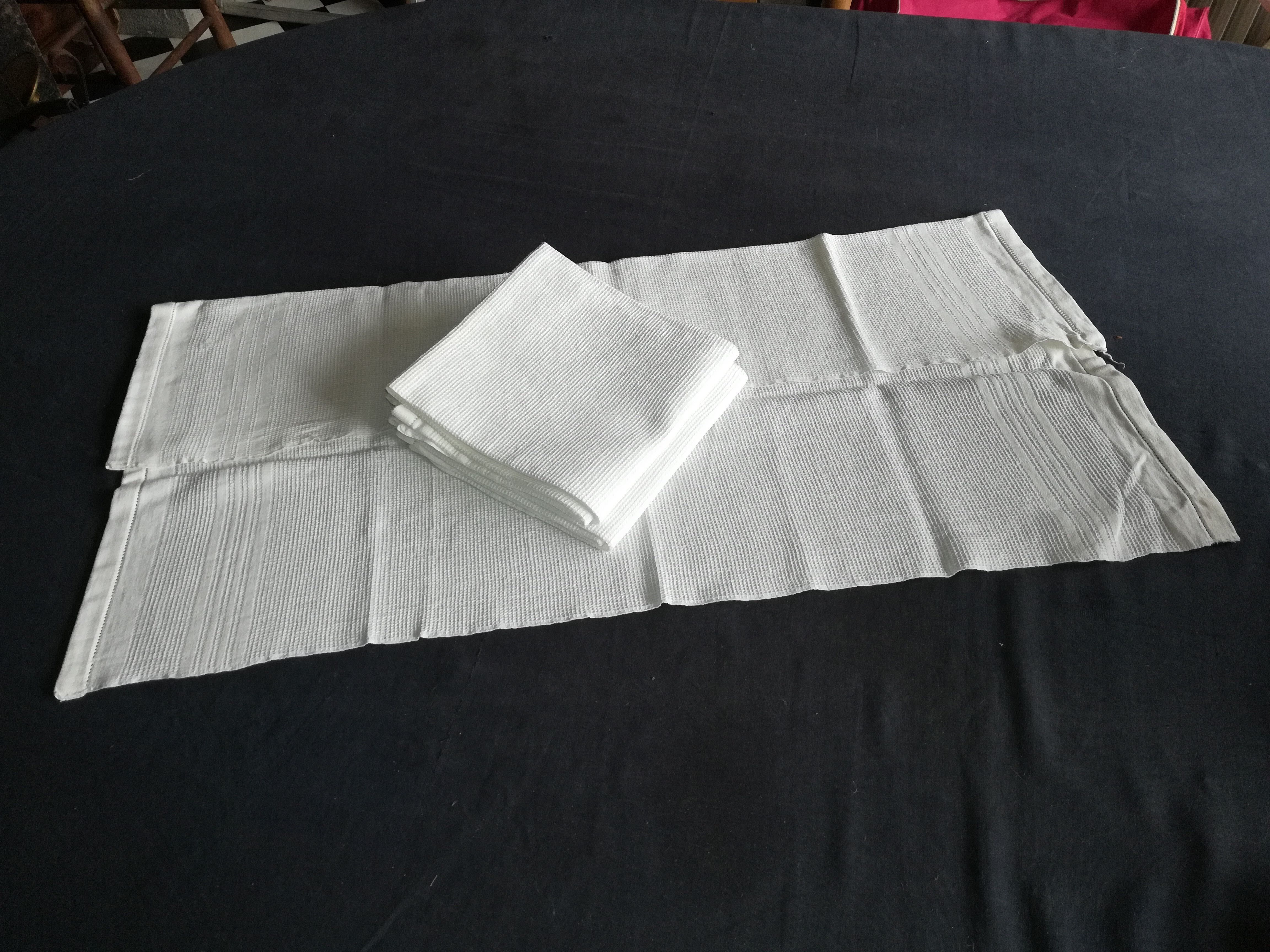 3 honeycomb toilet towels