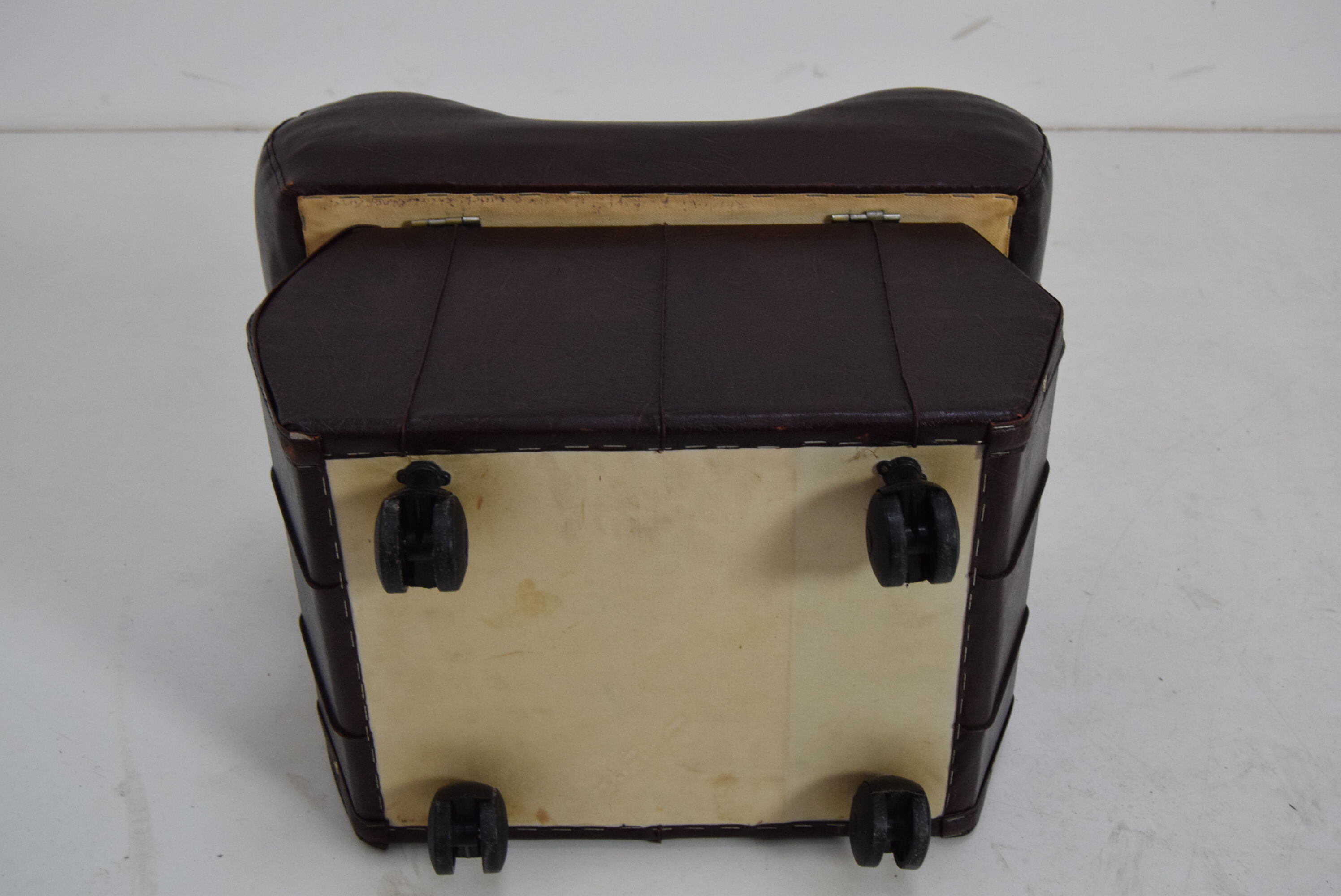 Mid-century leatherette stool with wheels, 1970