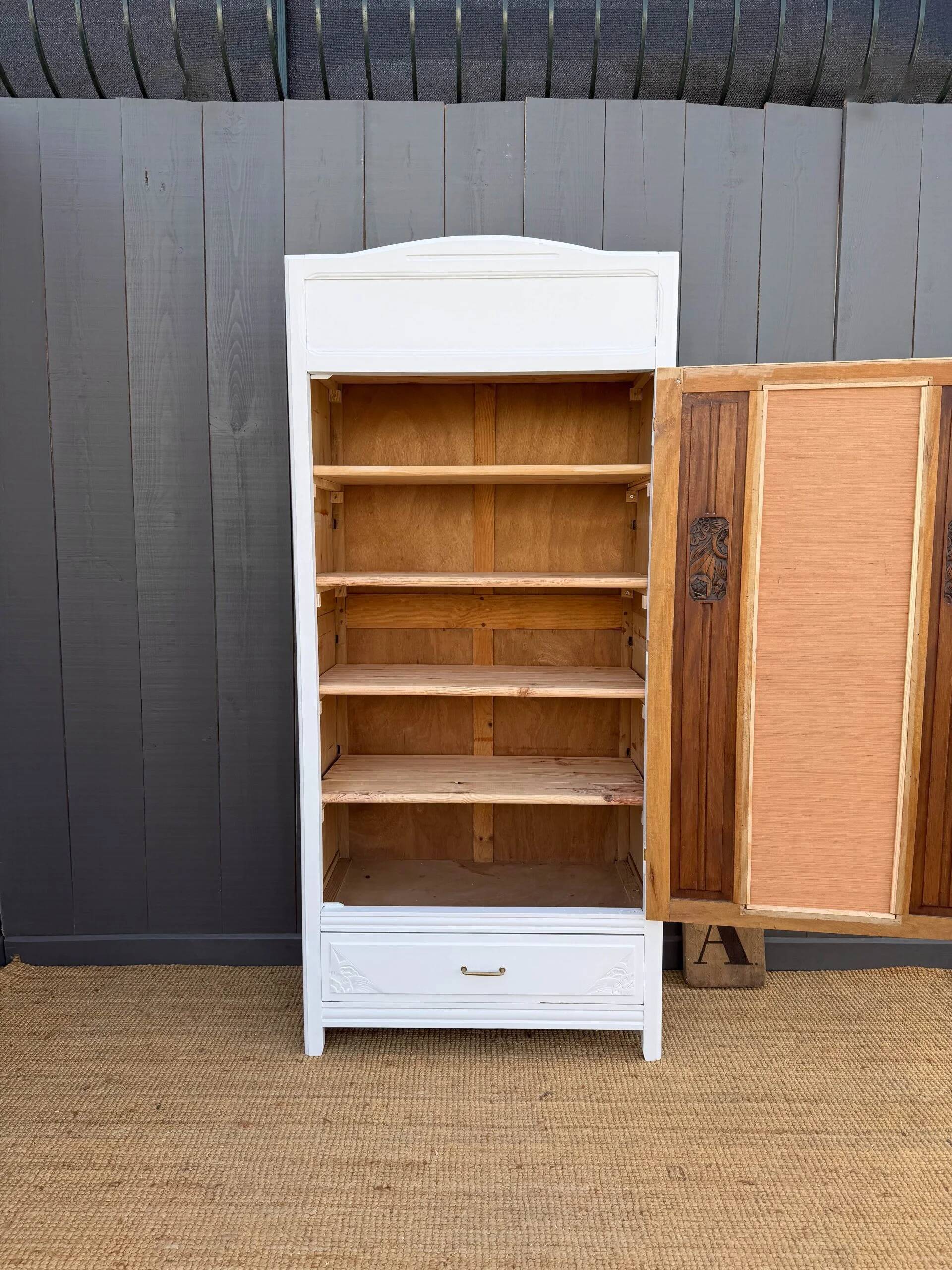 Armoire parisienne
