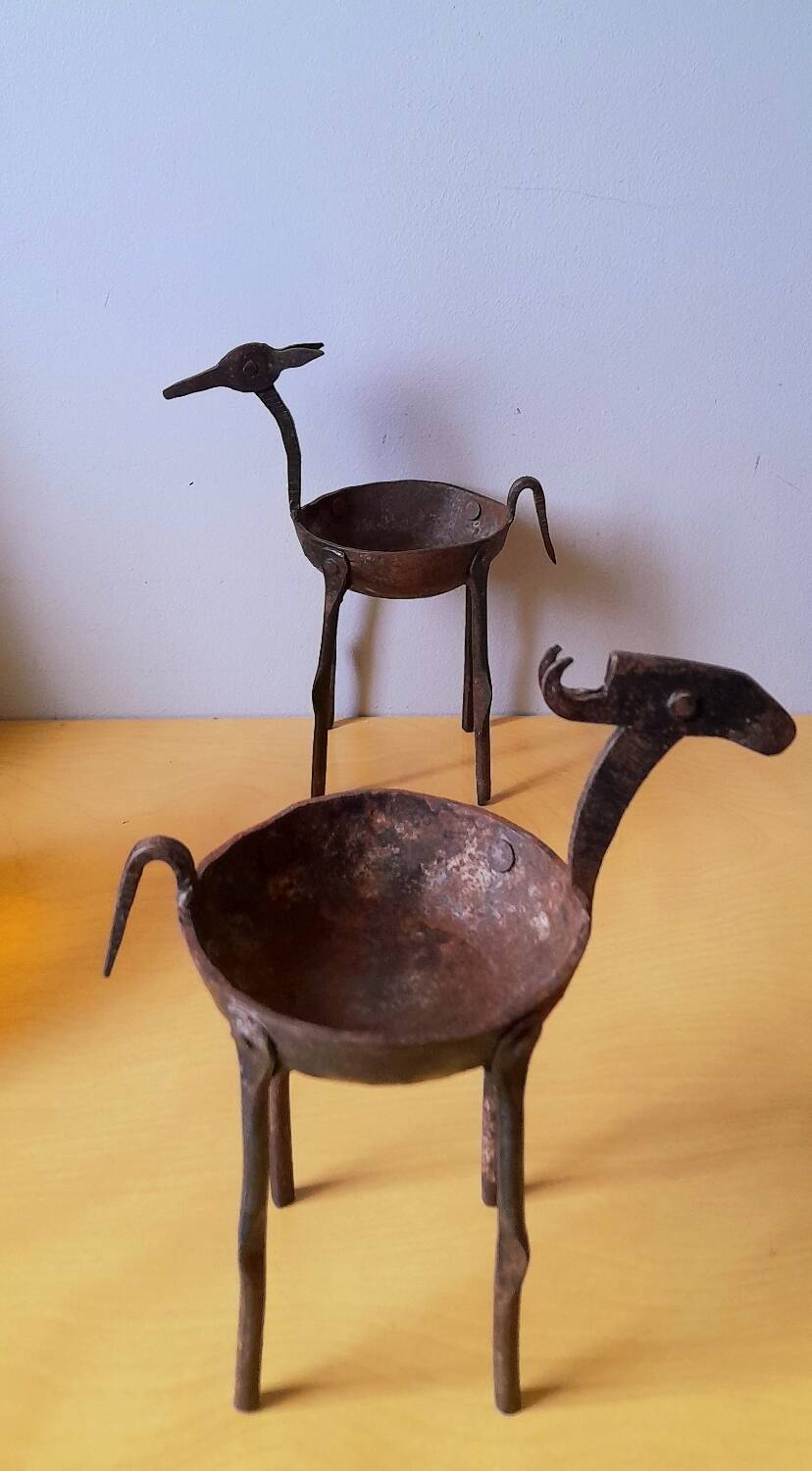 Zoomorphic wrought iron pocket emptier