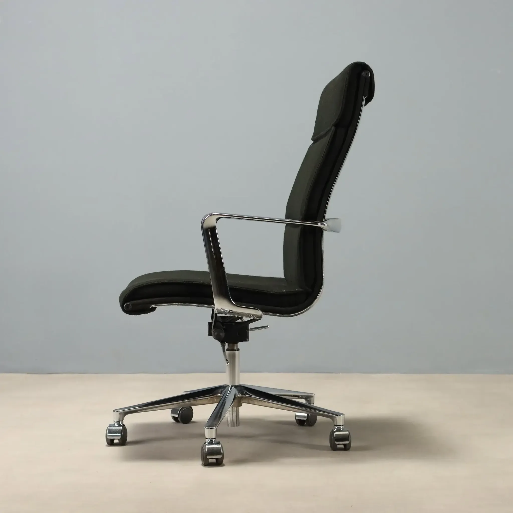 Vintage office chair ICF design Eames aluminium Italy 1970s