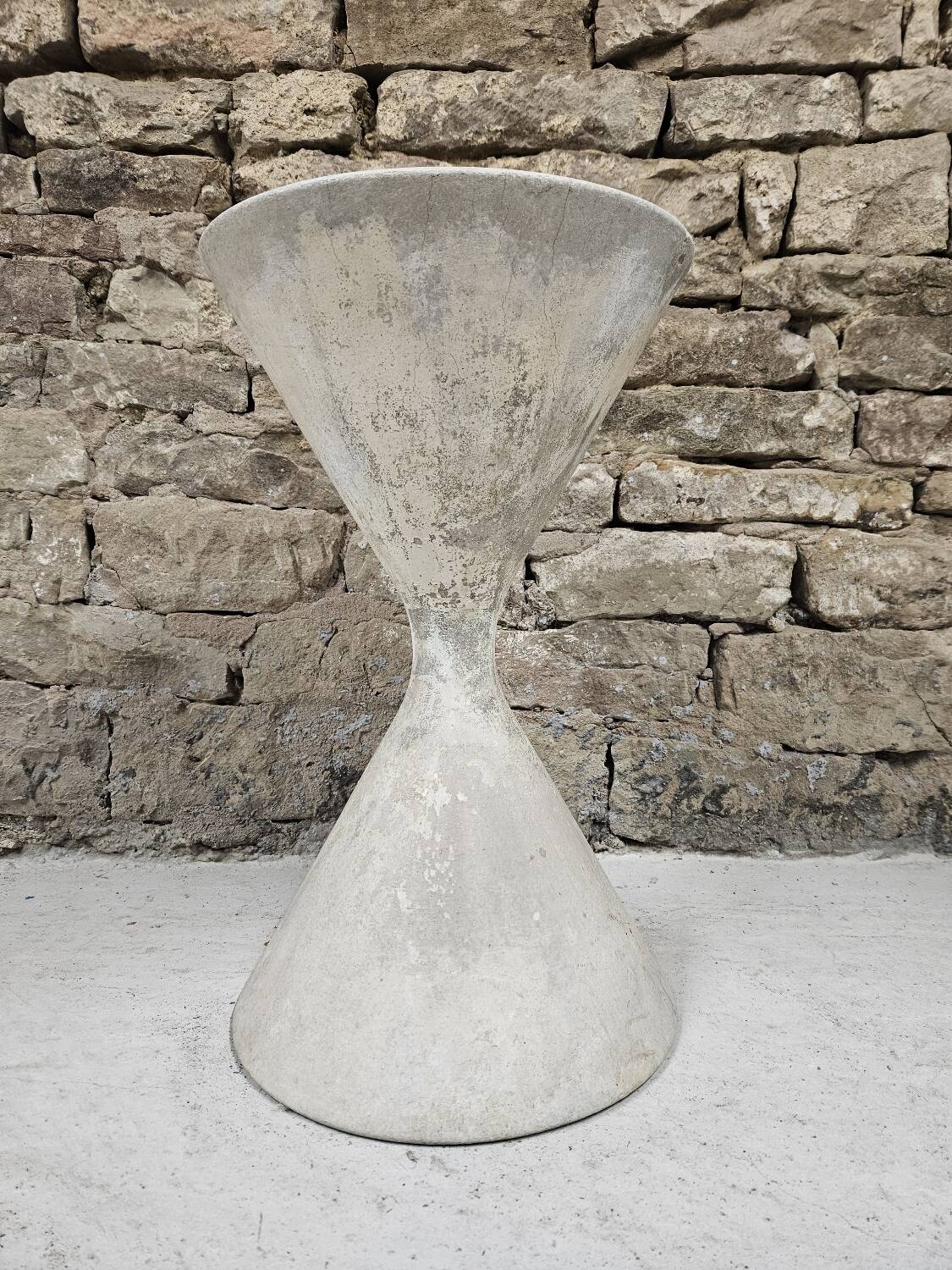 Diabolo planter by Anton Bee for Eternit