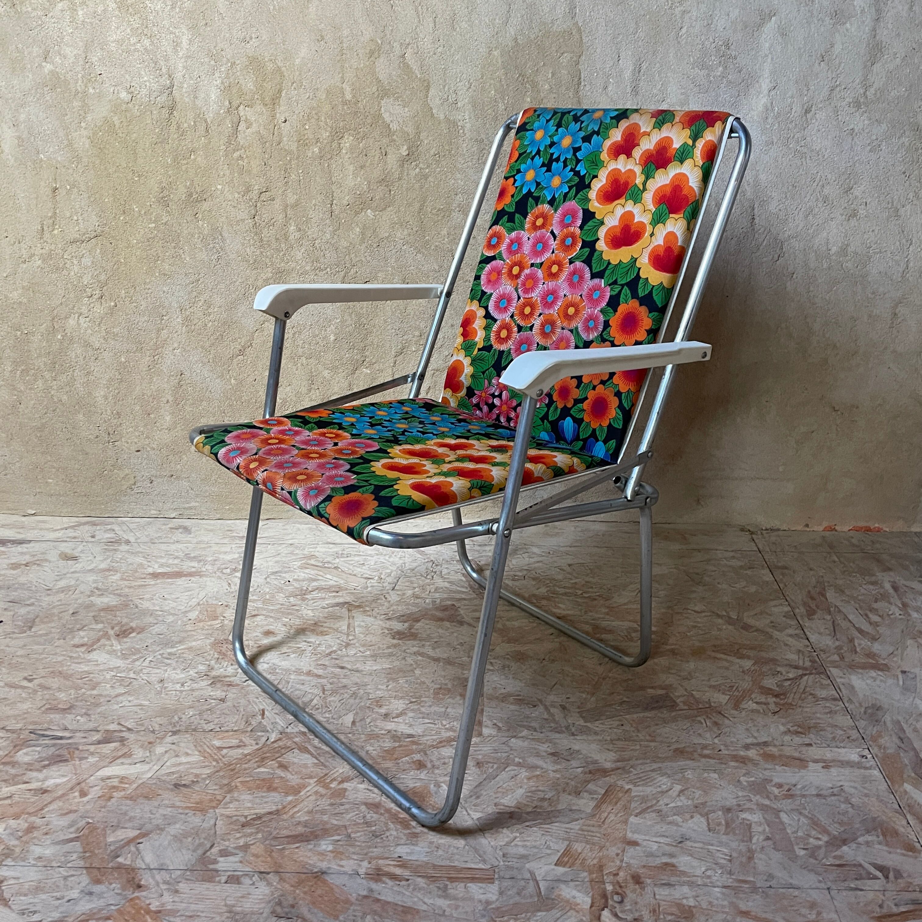 Foldable camping chair, multicolor flower pattern