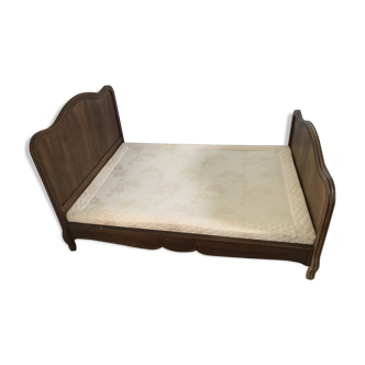 Walnut bed